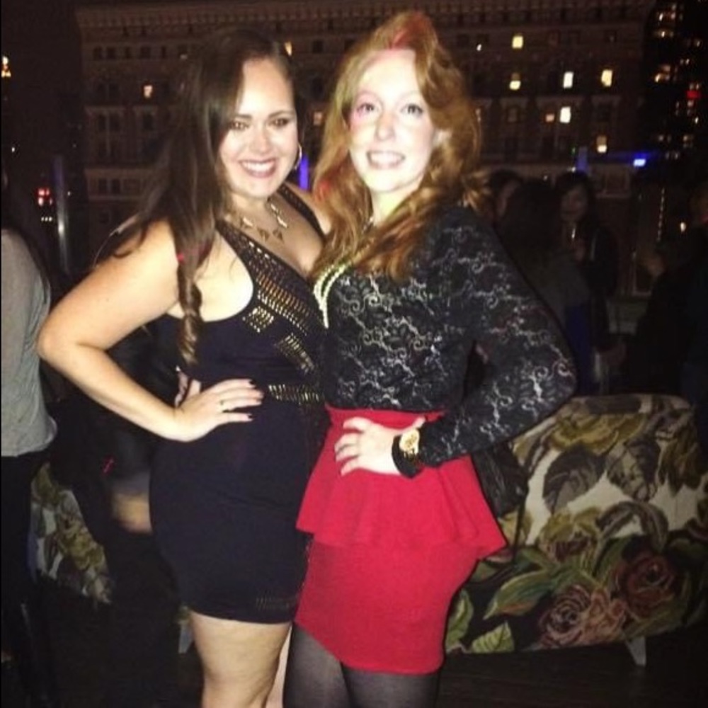 Red Peplum Bebe Skirt 💃🏻